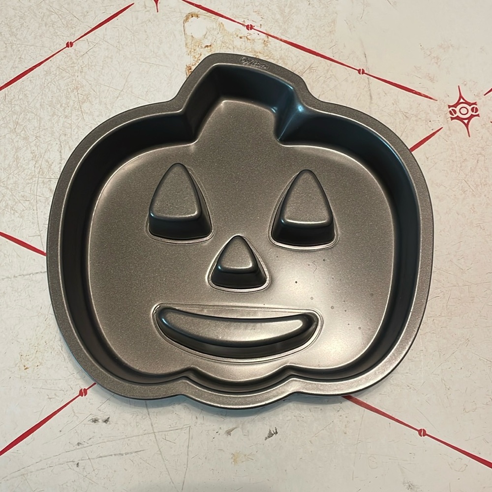 Wilton Pumpkin cake pan